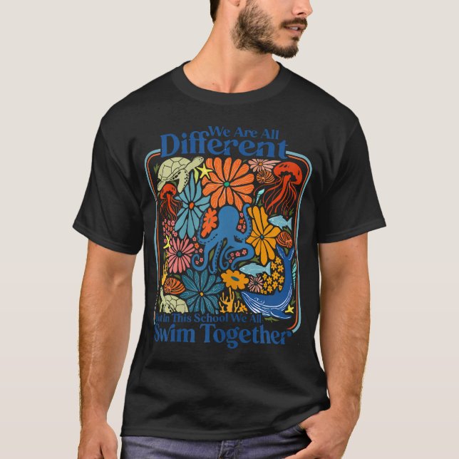 T-shirt Nous sommes différents mais dans cette école nous  (Devant)