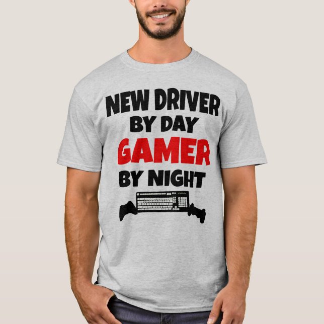 T-shirt Nouveau conducteur par Jeu de Jour par Nuit (Devant)