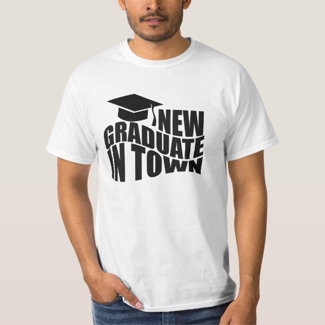 T-SHIRT NOUVEAU DIPLÔMÉ EN VILLE. (Devant)