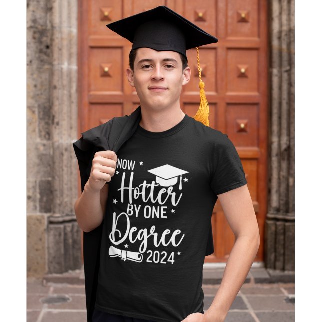 T-shirt Now Hotter By one Degree 2024 Funny Graduated Gift (Créateur téléchargé)