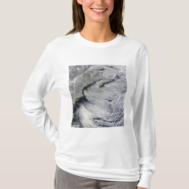 T-shirt Nuages à travers les cieux de l'Atlantique Nord (Devant)