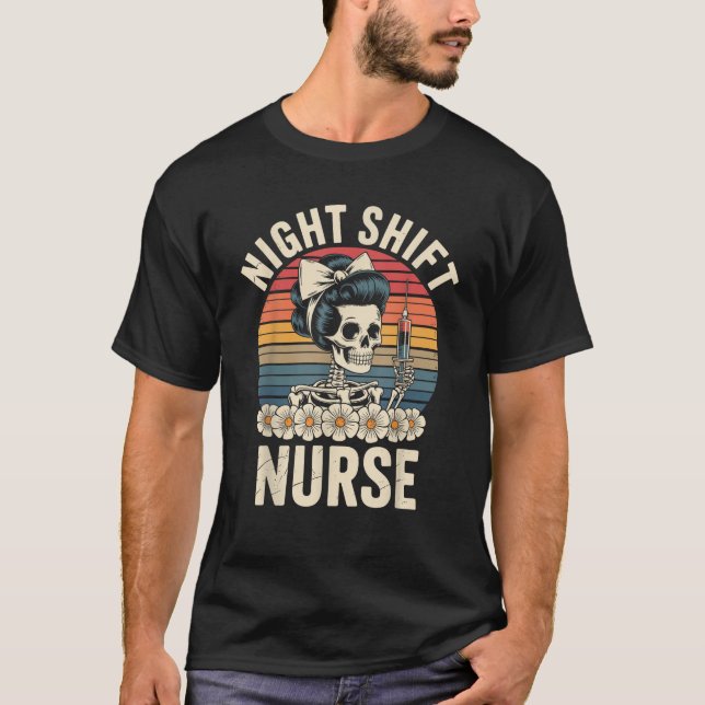T-shirt Nuit Shift Nurse Skeleton Retro Halloween (Devant)