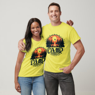 T-shirt Nuits autour d'un feu de camp au milieu des pins