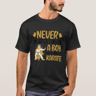 T-shirt N'Underestimez Jamais Un Garçon Qui Connaît Le Kar