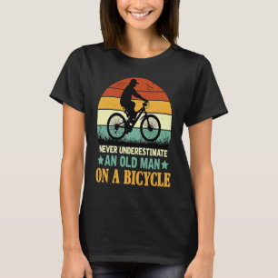 T-shirt N'undermettez Jamais Un Vieil Homme Sur Un Vélo Vi