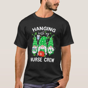 T-shirt Nurse Gnome en train de traîner avec mon équipe d'
