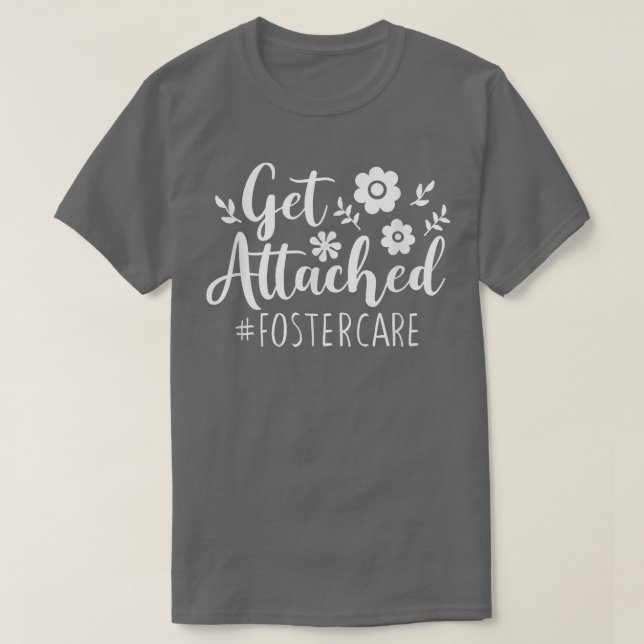T-shirt Obtenir Attaché Foster Care Foster Maman et Papa,  (Design devant)