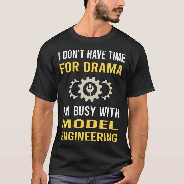 T-shirt Occupé Avec L'Ingénieur De Modèle (Devant)