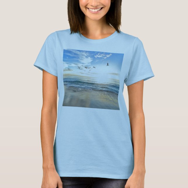 T-shirt oiseaux au-dessus de la plage (Devant)