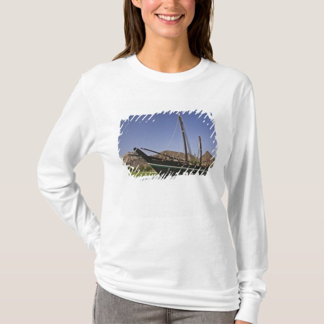 T-shirt Oman, Mascate, Al Bustan. Rond-point d'Al Bustan, (Devant)