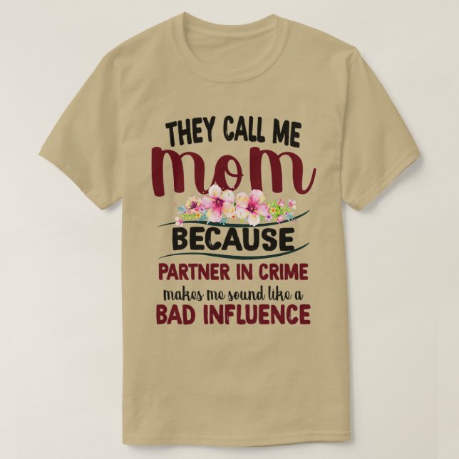 T-shirt On M'Appelle Maman Parce Qu'On Est Partenaire Dans (Design devant)