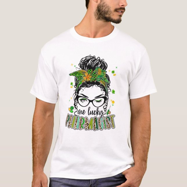 T-shirt One Lucky Pharmacist Messy Bun Shamrock St Patrick (Devant)