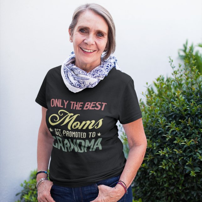 T-shirt Only the Best Moms Get to Promoted To Grandma Mom (Créateur téléchargé)