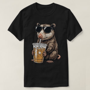 T-shirt Opossum drôle Possum cool buvant un café glacé 