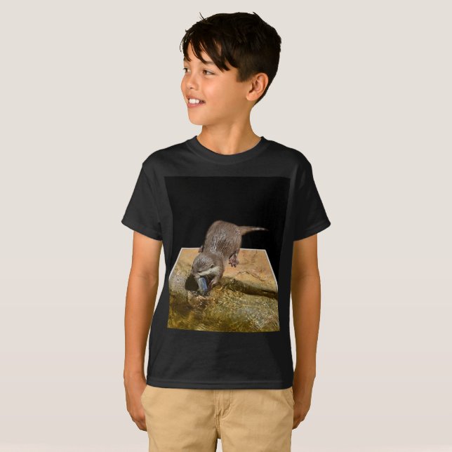 T-shirt Otter Mangeant Du Poisson Savoureux, (Devant entier)