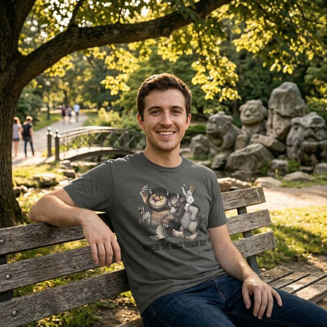 T-shirt Où les choses sauvages sont des caractères (Generated image of person wearing t-shirt)