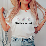 T-shirt Oui, ils sont vrais | Funny Unicorn Emoji<br><div class="desc">L'émoticône de licorne est enfin là ! Célébrez avec ce tee-shirt amusant avec trois émoticônes de licorne et "Oui,  ils sont réels" en style rétro noir.</div>