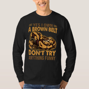 T-shirt Oui, je possède une ceinture marron, n'essayez rie