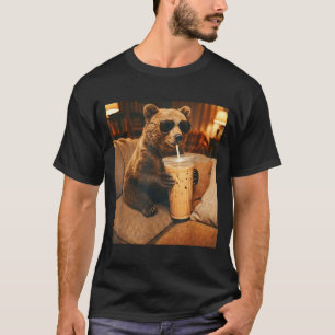 T-shirt Ours animal drôle buvant du café glacé sur le cana