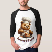 Ours chef souriant et empilé cuisinant des pancake