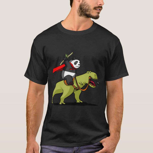 T-shirt Ours Panda à Cheval sur un Dinosaure T-Rex (Devant)