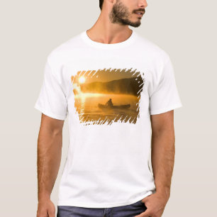 T-shirt Pagaie dans la baie de Lily au lever du soleil, la