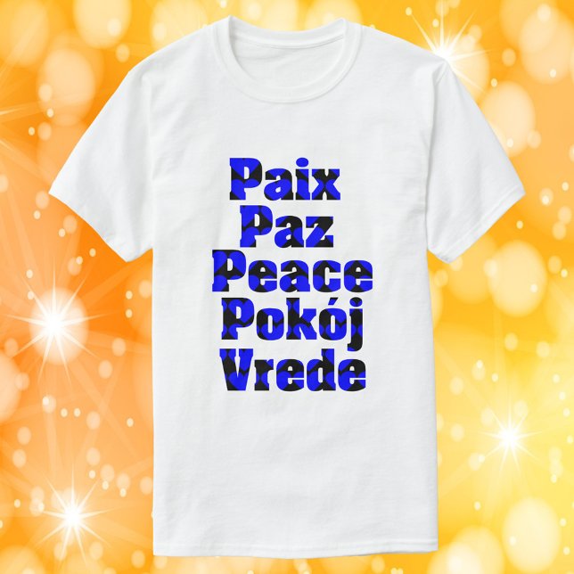 T-shirt Paix Plusieurs Langues Coeurs Bleu Noir (A shirt that says peace in a variety of languages with a blue and black heart pattern. )