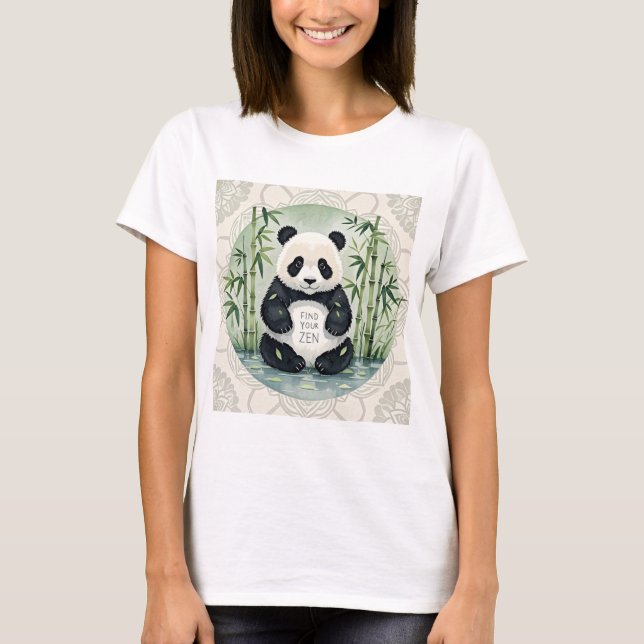 T-shirt Panda Chubby de grande taille assise dans une pose (Devant)