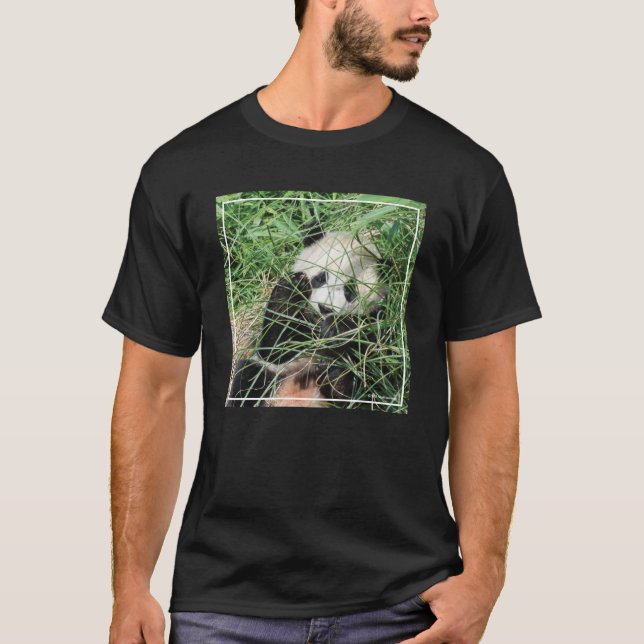T-shirt Panda géant se cachant dans l'herbe (Devant)