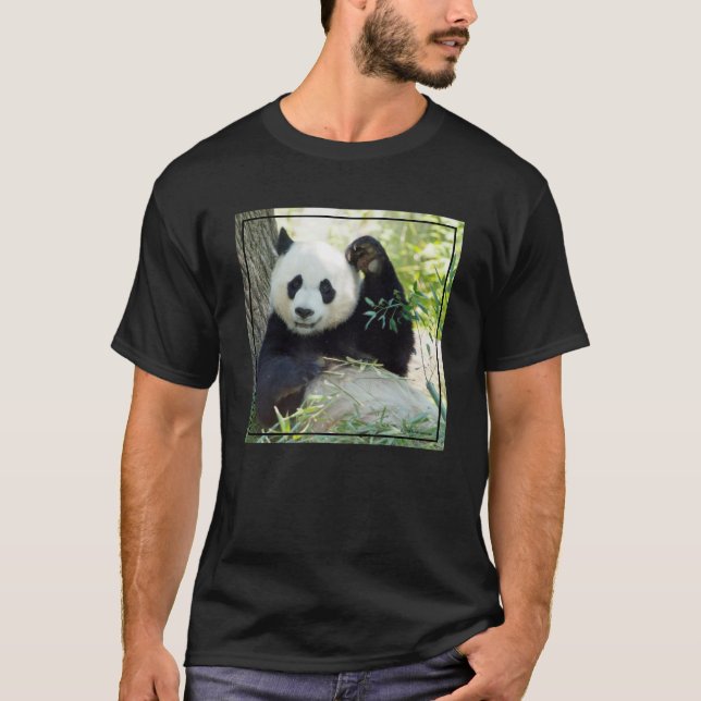 T-shirt Panda géant se reposant contre l'arbre (Devant)