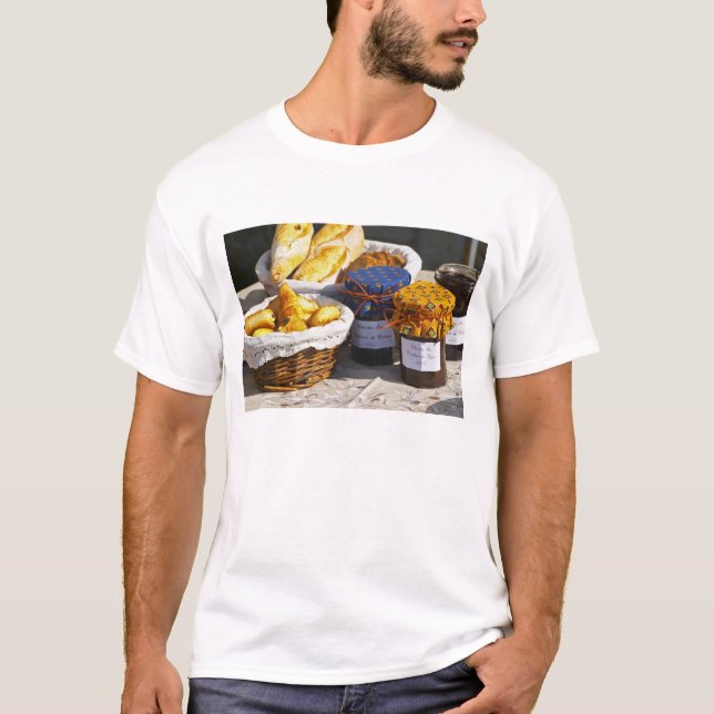 T-shirt Panier avec croissants et pains au chocolat. (Devant)