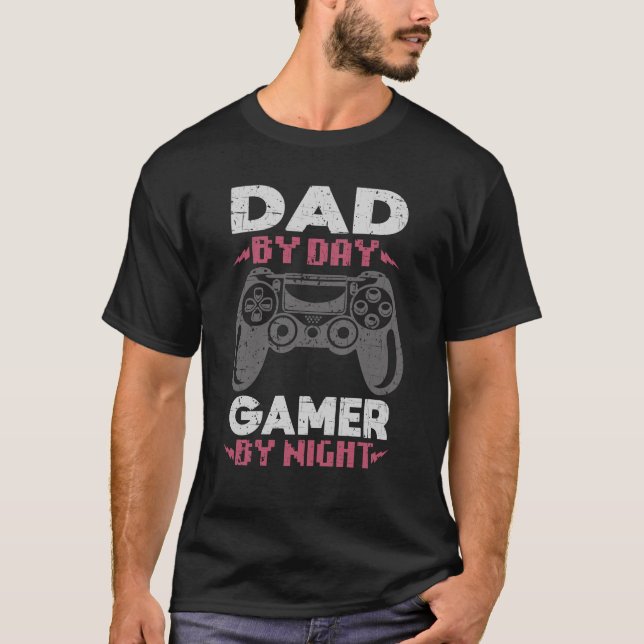 T-shirt Papa By Day Gamer By Night Video Gamer Cadeaux Jeu (Devant)