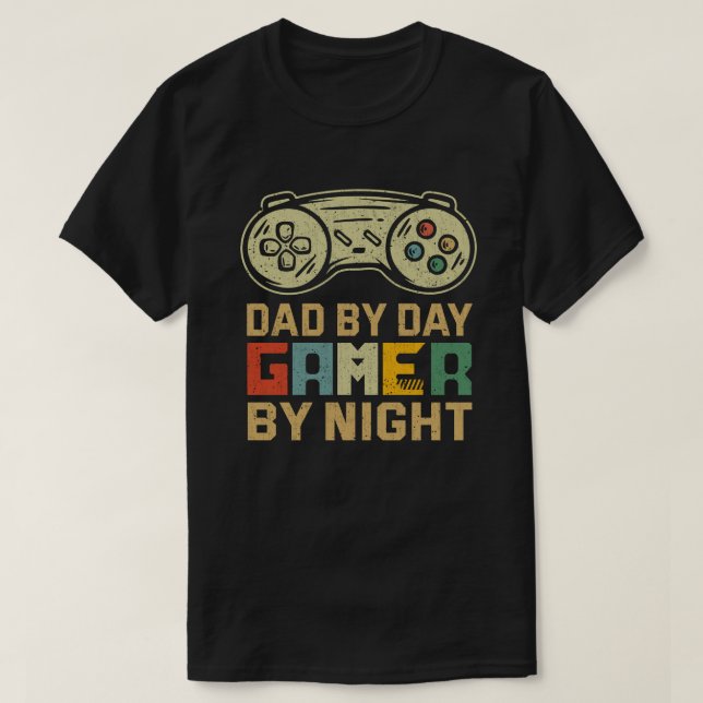 T-shirt Papa By Day Gamer By Night Video Gamer Cadeaux Jeu (Design devant)