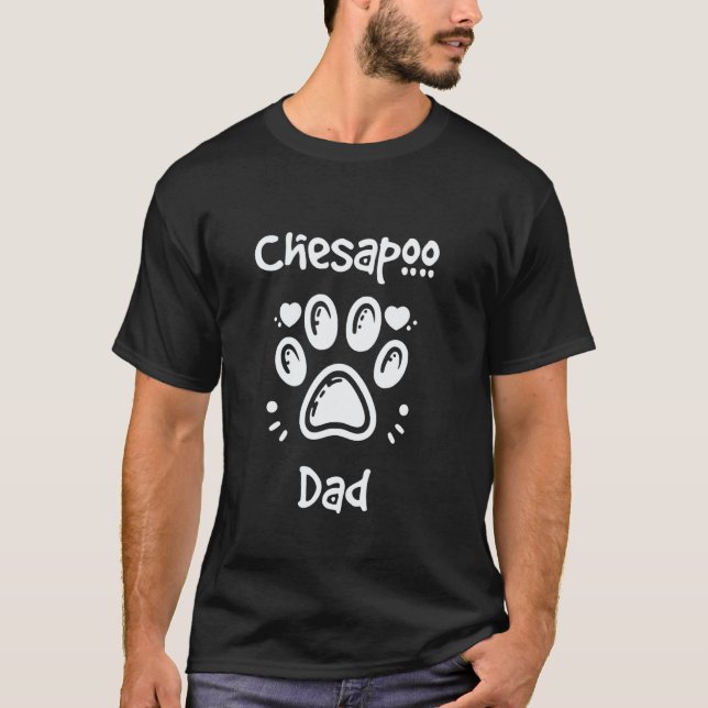 T-shirt Papa Chesapoo drôle Retriever de la baie de Chesap (Devant)