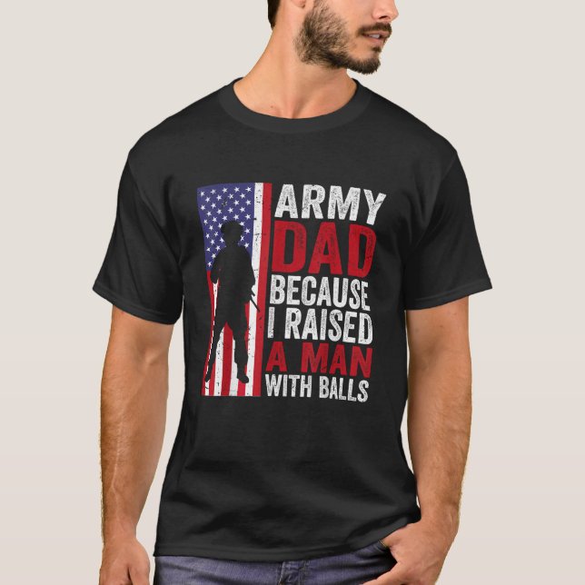T-shirt Papa De L'Armée Parce Que J'Ai Élevé Un Homme Avec (Devant)