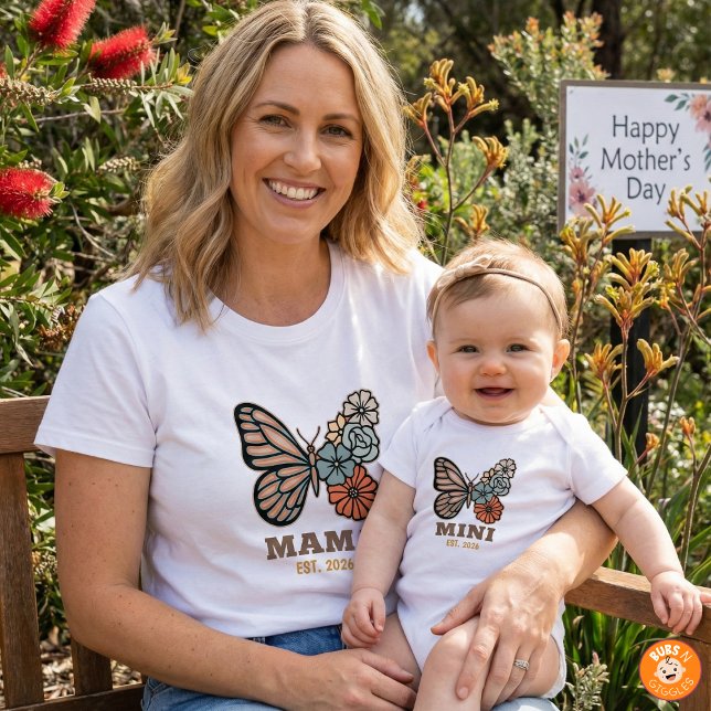 T-shirt Papillon maman avec l'année est. Rapprocher les fe (Créateur téléchargé)