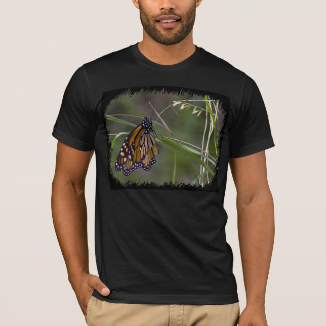 T-shirt Papillon monarque dans l'herbe Black Edge (Devant)
