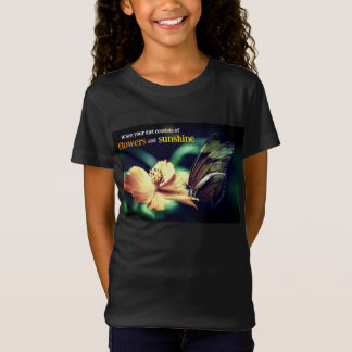 T-Shirt Papillon se nourrissant de fleurs