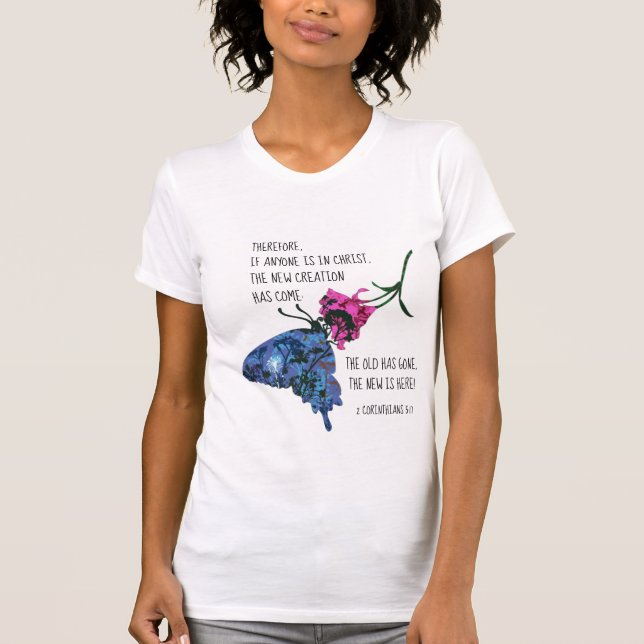 T-shirt Papillon sur Fleur, vers de 2 Corinthiens 5:17 (Devant)