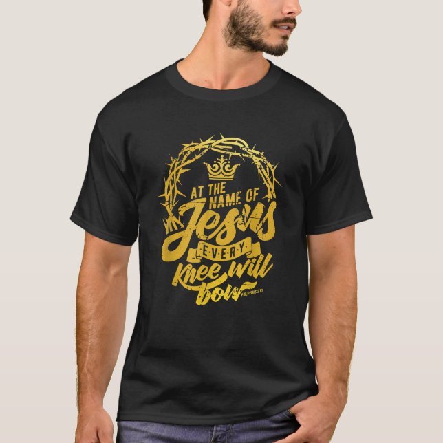 T-shirt Par le nom de Jésus, chaque genou pliera la Bible (Devant)