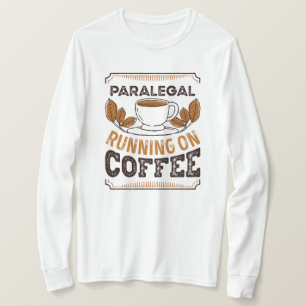 T-shirt Paralegal en cours d'exécution sur Café Caffeine
