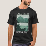 T-shirt Parc national du lac Clark Alaska Vintage perturbé<br><div class="desc">Design d'illustration vectorielle du lac Clark. Le parc est une terre d'une beauté époustouflante. La vapeur des volcans,  la course saumon,  le fourrage des ours et les montagnes escarpées se reflètent dans des lacs turquoise chatoyants.</div>