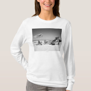 T-shirt Paresev 1-A sur Lakebed avec l'avion de remorquage