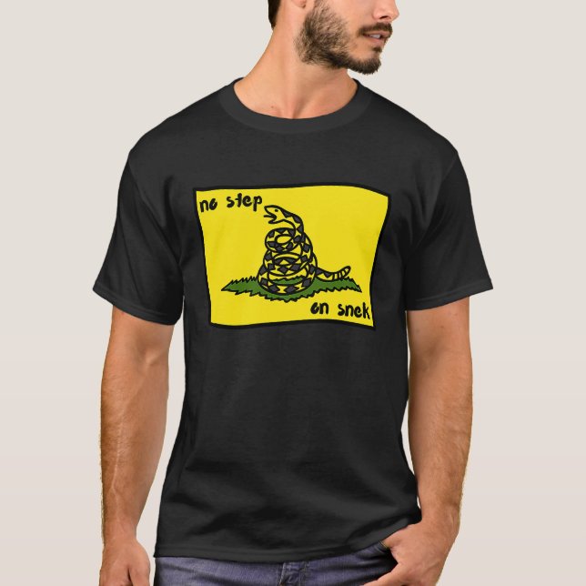 T-shirt Pas D'Étape Sur Le Mème Drapeau Snek Gadsden (Devant)
