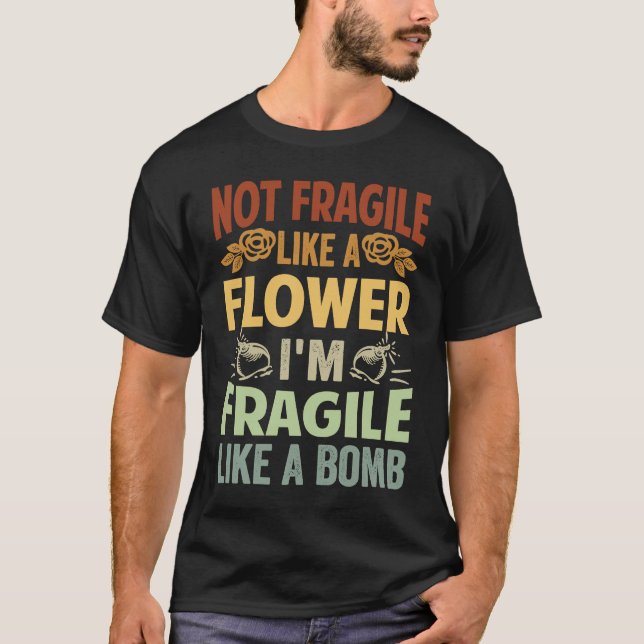 T-shirt Pas Fragile comme une fleur Je suis Fragile comme  (Devant)