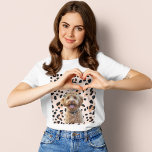 T-shirt Pastel Pink personnalisé avec photo de chien et no<br><div class="desc">Montrez votre amour pour votre ami furieux avec notre T-shirt photo Pastel Pink Chien personnalisé! Ce t-shirt à manches courtes de base pour femmes est doté d'un arrière - plan rose pastel, customisé d'une photo de votre chien bien-aimé et de son nom. Parfait pour l'usure décontractée, ce t-shirt allie confort...</div>