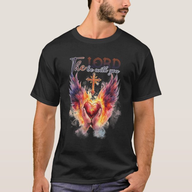 T-shirt Pasteur - Mains en prière devant le Sacré-Cœur  (Devant)
