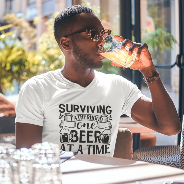 T-shirt Patrie Survivante Une bière à la fois père (Créateur téléchargé)