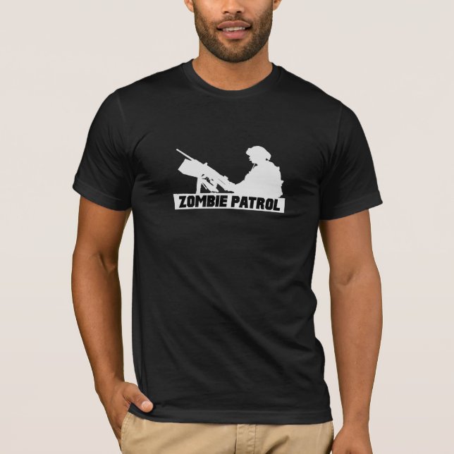T-shirt Patrouille de zombi - sur l'arme à feu (Devant)