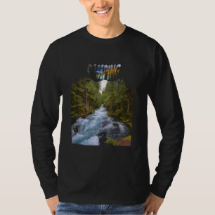 T-shirt Paysage rustique de la nature avec cascade